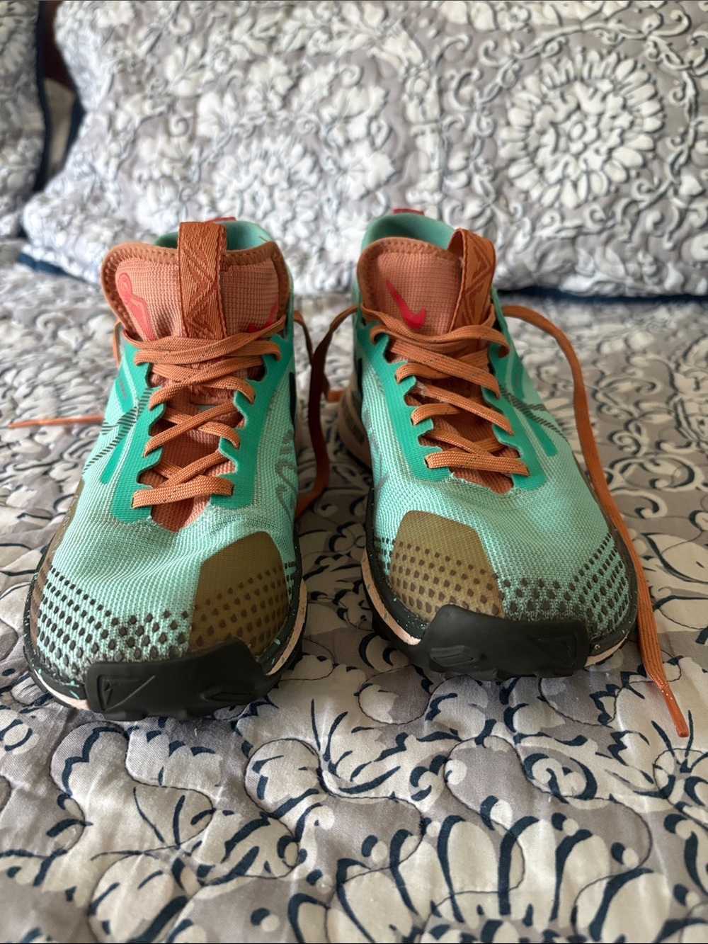 Nike Women’s size 7 trail, Goretext running Shoes in Emerald rise/Amber Brown
